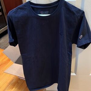 2/$10 
Champion t shirt crew neck Worn a few times. 2024 men’s small navy blue